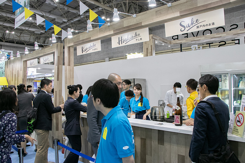 地域で収穫される農産物や海産物を使った料理の試食やお酒の試飲を提供。ハッシュタグ「#ワンセト」を付けてSNSに投稿すると、無料で楽しめる