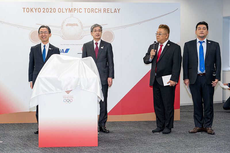 ネクタイの色も注目ポイント