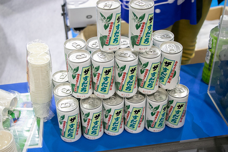 徳島県では「すだちつかみ取り」企画や「スダチジュース」の試飲を提供している