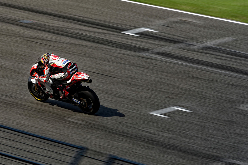 レースの大部分をしっかり見られるのがグランドスタンドのメリット