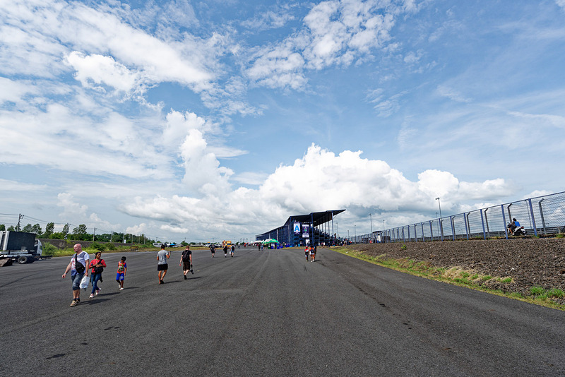 近くまでは巡回バスで行けるが、降りたあとも少し歩く