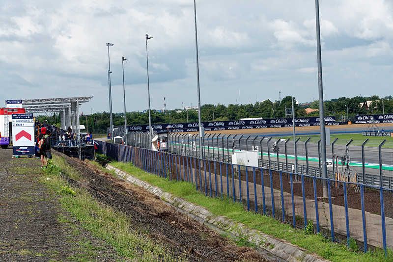 （4）は土手の上から見ることができるが、あまり眺めはよくない