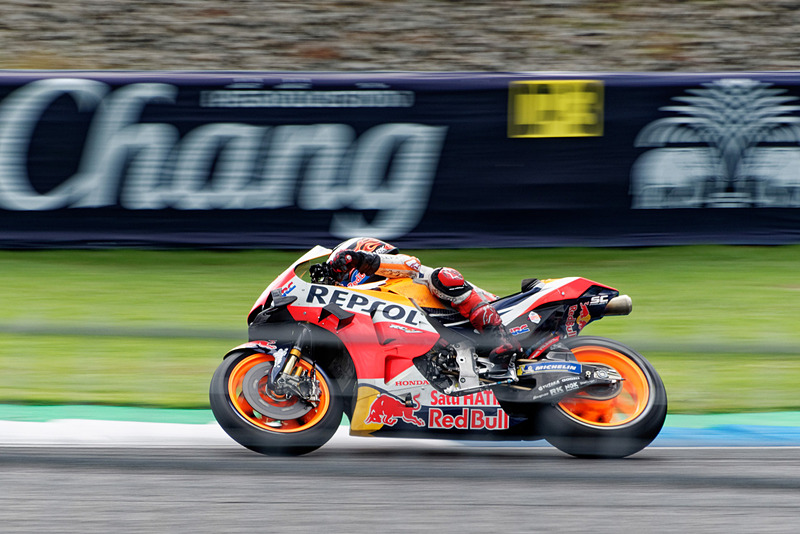 スタンド以外で観戦してみたいときには絶好のポイントかも