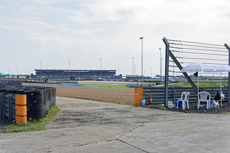 （9）はS字をクリアしていく姿を後ろから眺められる。これはこれでおもしろいアングル