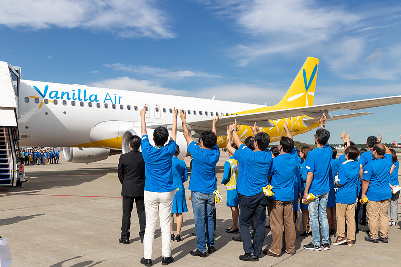 10月26日が最終運航となったバニラエアは成田空港にて台北行きJW103便で出発セレモニーを実施