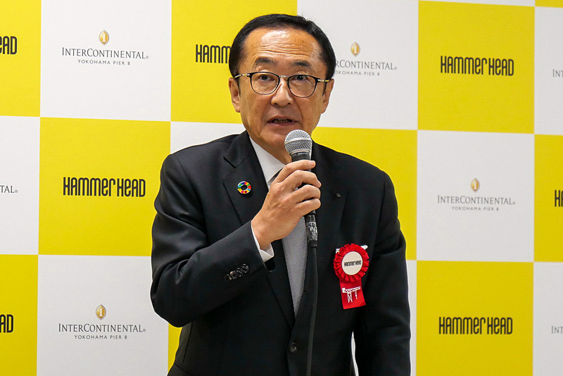 「建物は完成したが、これから長い物語の始まり」とあいさつする新港ふ頭客船ターミナル株式会社 代表取締役社長 岡田伸浩氏