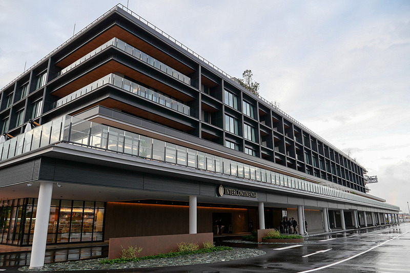 1階と2階の一部、3階から5階が滞在型リゾートホテル「インターコンチネンタル横浜Pier 8」となる