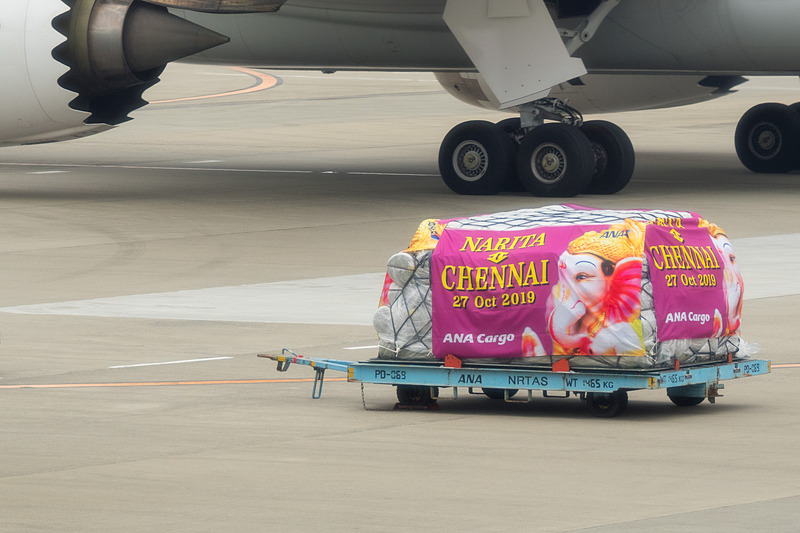 チェンナイに向けて出発するNH825便を盛大に見送った