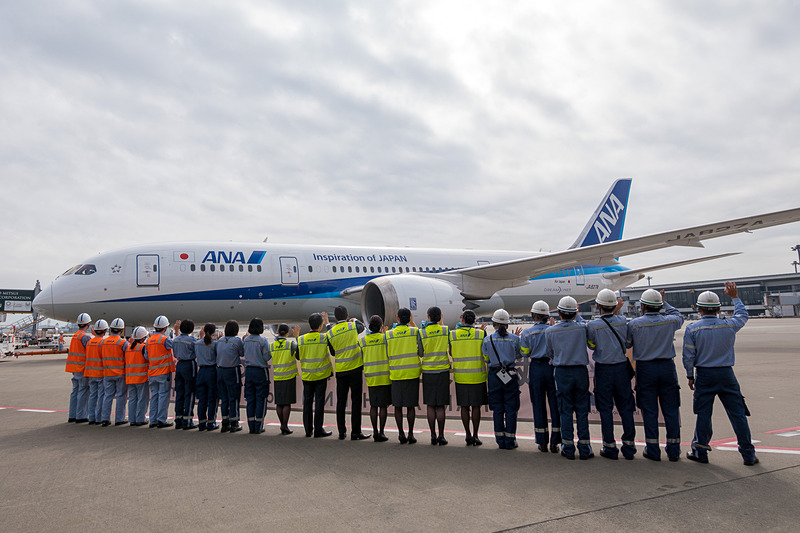 チェンナイに向けて出発するNH825便を盛大に見送った