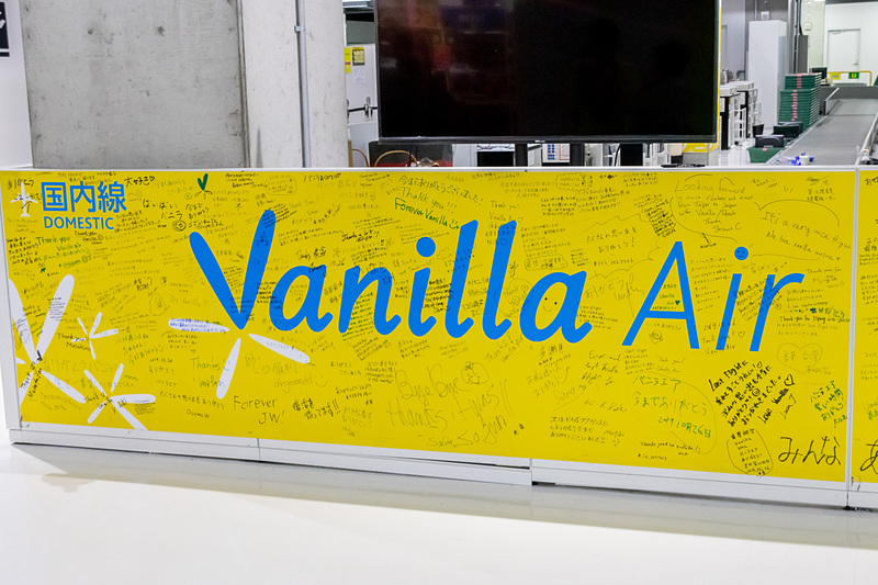 カウンター前に設置されたメッセージボードには多くの感謝の声が記されていた