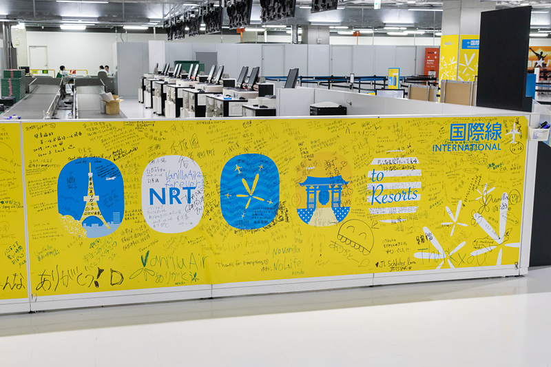 カウンター前に設置されたメッセージボードには多くの感謝の声が記されていた