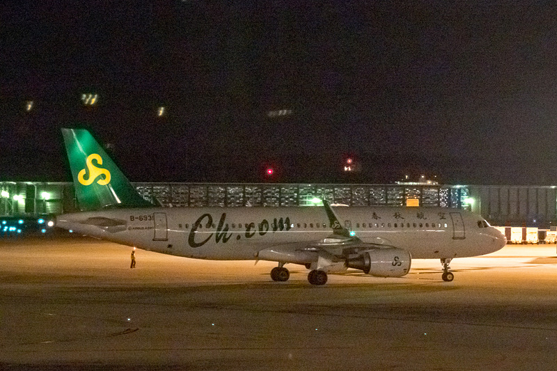 成田空港に到着した上海発初便の9C6217便。機材は186席仕様のエアバス A320型機を使用