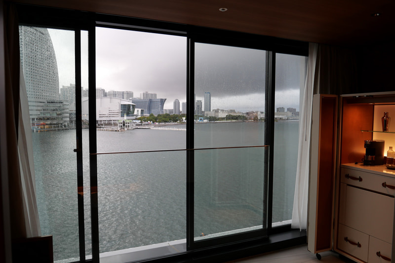 このように、窓を全開にできる点が大きな特徴となっている