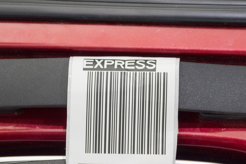 優先扱いの手荷物には「EXPRESS」のマークが入る。いわゆる「プライオリティタグ」などは付けない