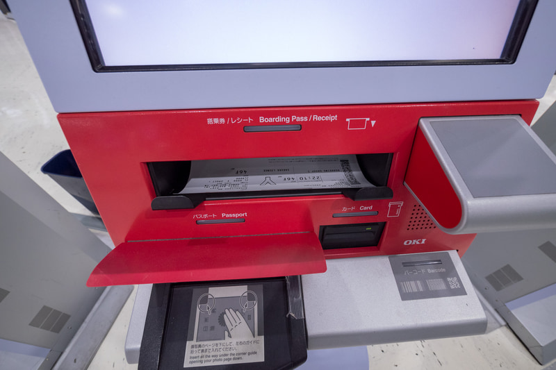 併せて搭乗券が発行されて、自動チェックイン機での手続きは終了