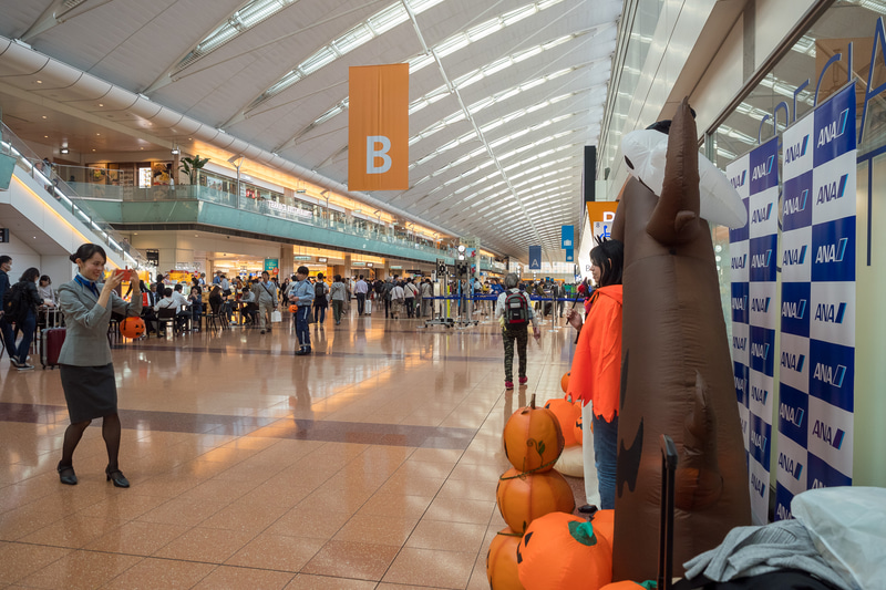 ハロウィンの仮装や子供向け制服を着て撮影を楽しめる