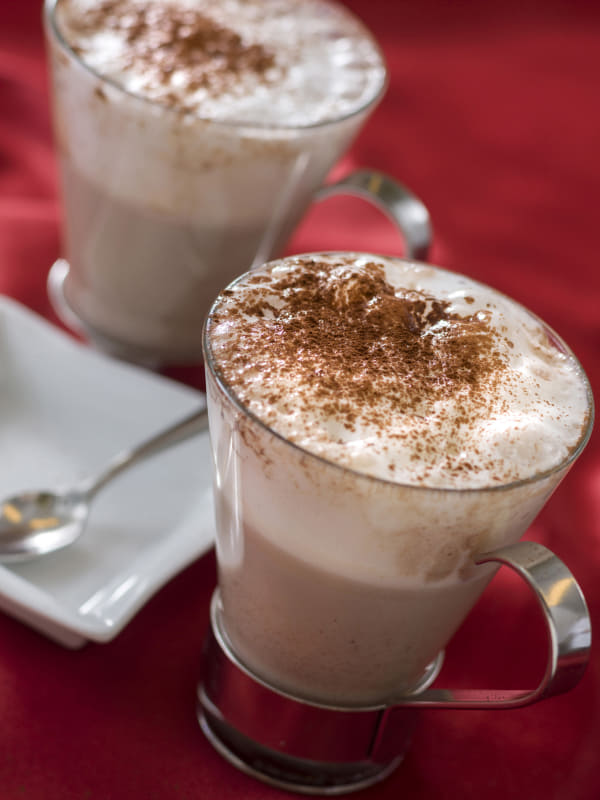 ヘーゼルナッツミルクのホットカクテル（760円）