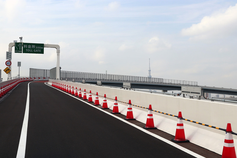 小松川線から中央環状線への連結路。この付近の制限速度は40km/hとなる