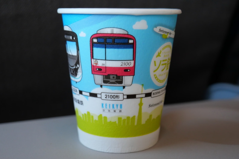 もう1つには、各鉄道会社の電車とソラシドエアの機体をデザイン。こちらは鉄道ファンに人気となりそうだ