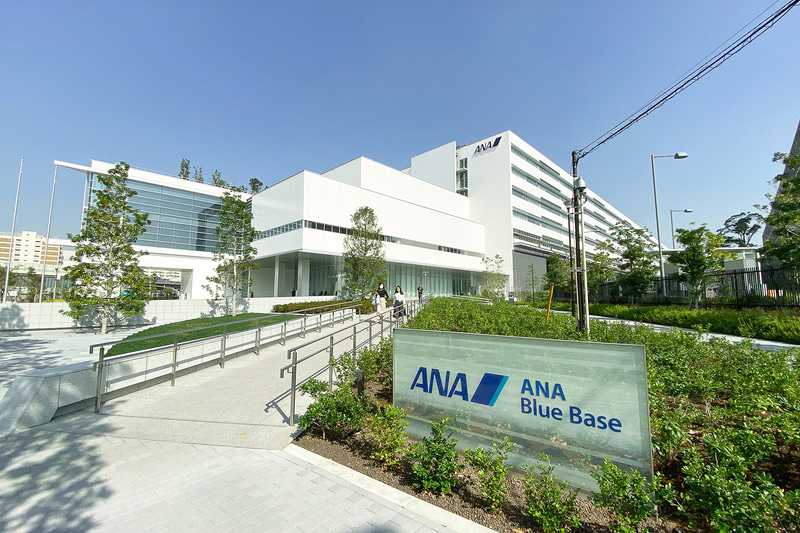 2019年から稼働開始した東京大田区にある総合訓練施設「ANA Blue Base」が会場となった
