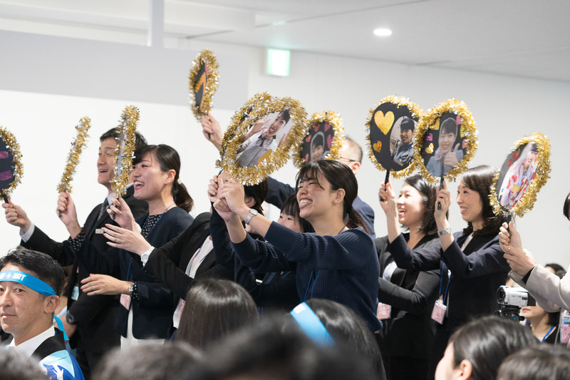 各空港代表のパフォーマンスに、観覧席からの応援にも熱が入る