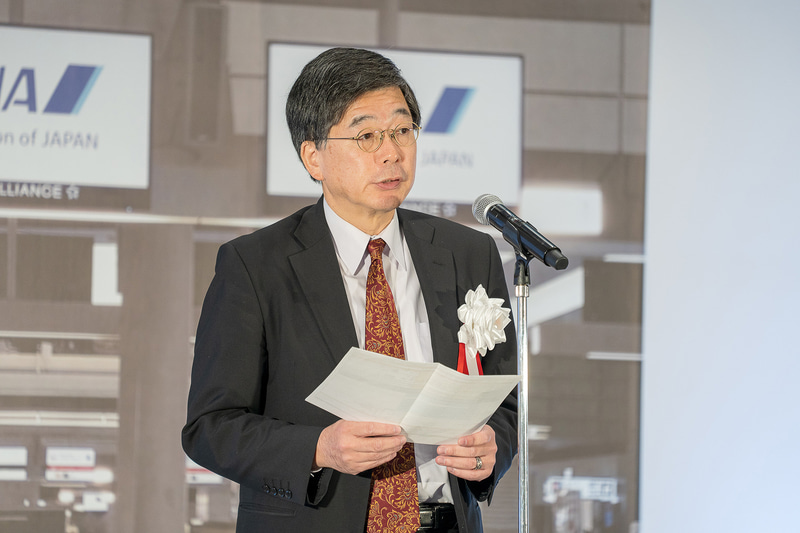 国際線担当部門の講評をする全日本空輸株式会社 取締役 執行役員　CEマネジメント室長 功刀秀記氏