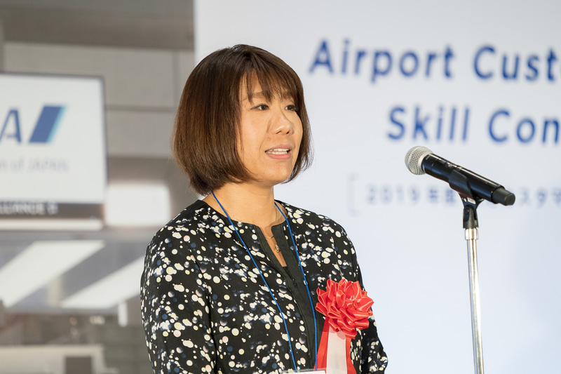 江上綾乃氏は「日々のお仕事のなかで色々なことがあって、さまざまなチャレンジをされながらこの場に立たれているんだなと感じました。私自身これから飛行機に乗るときには意識して皆さんのお仕事を拝見しようと思います」と述べた