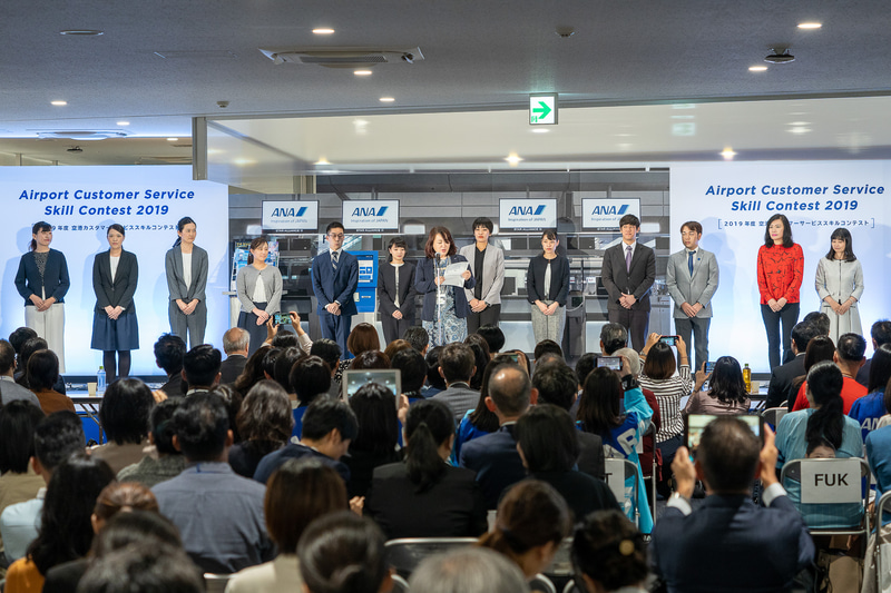 ゲート部門に選出されていた6空港の代表がステージ上へ