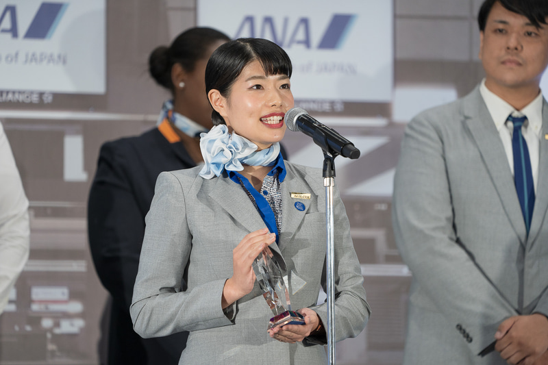 準グランプリの1人目は伊丹空港の玉城絢子さん