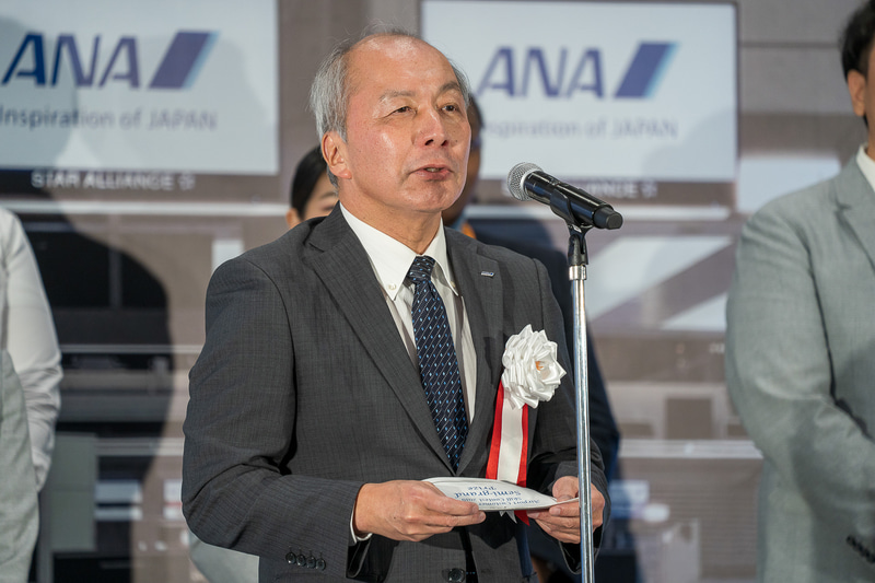 グランプリの発表をする全日本空輸株式会社 代表取締役 専務執行役員 安全統括管理者 オペレーション部門統括の清水信三氏