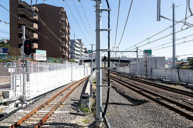 横浜駅方向。左が相鉄・JR直通線方向