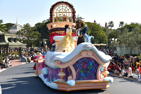 ロマンティックあふれる「ディズニー・クリスマス」がスタート