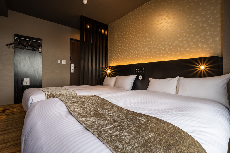 フロアは「スタンダード」「レディース」「天空」の3種類があり、スタンダードフロアには「シモンズ製ベッド」、レディースフロア・天空フロアには「エアウィーブ製ベッド」を使用している