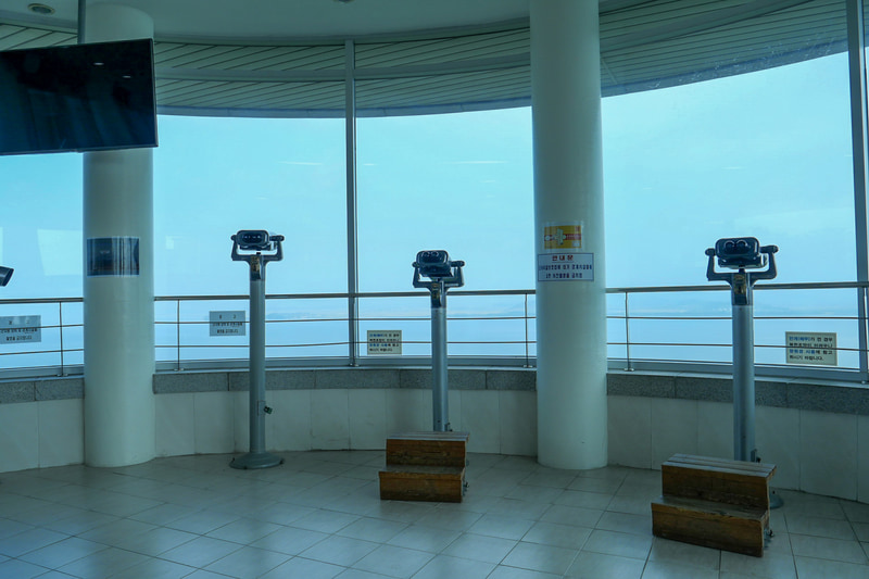 展望台には、このような望遠鏡も多数設置。1回500ウォンで利用できます