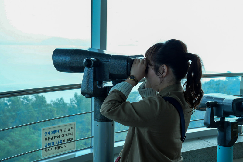 望遠鏡で覗くと、北朝鮮の村がよく見えます