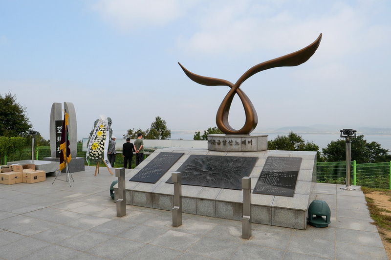 こちらは、北朝鮮の領土に故郷がある離散家族が故郷を望みながら祭祀できる施設