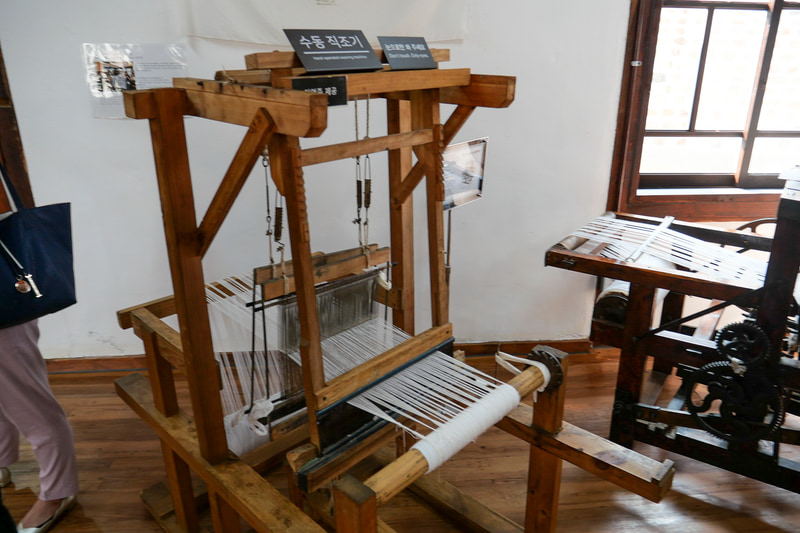 建物内には、実際に工場で使われていた機械などが展示されている