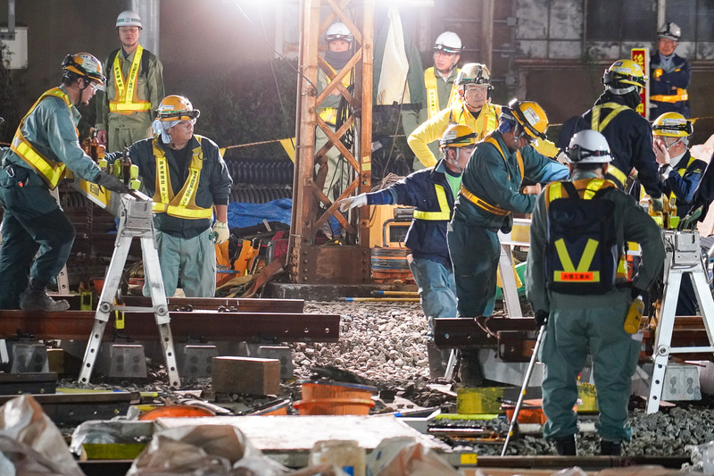 接合ポイントを慎重に合わせている