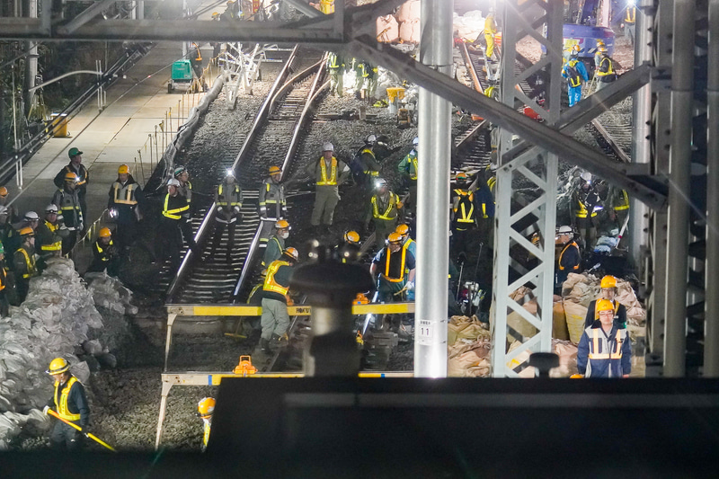 山手線内回りを別アングルで。大きく曲がったのが分かる