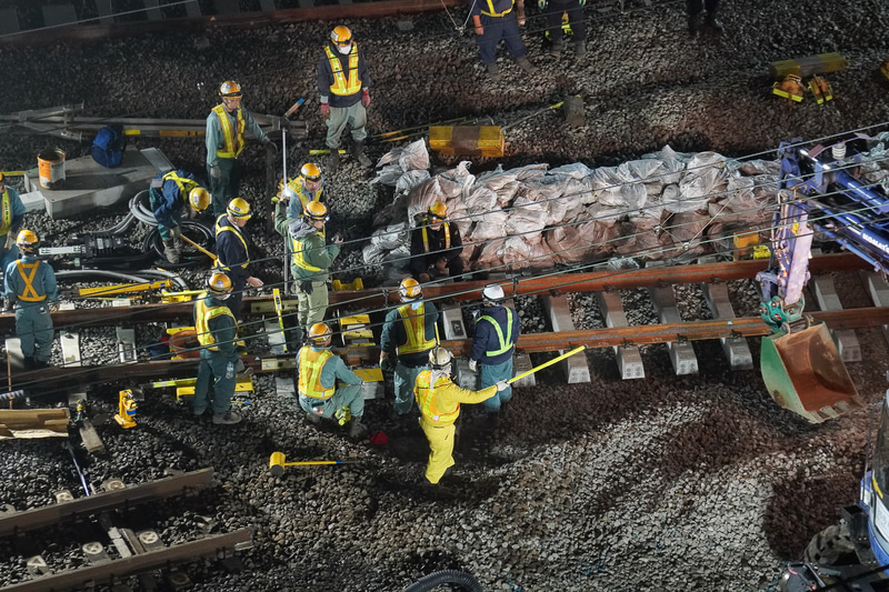 先ほどホーム上から見ていたジョイント部分がつながったようだ