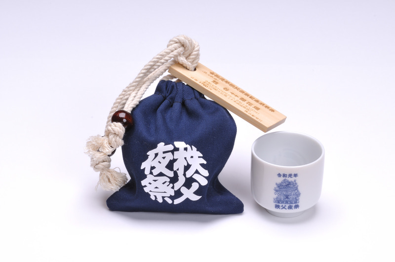 セットの巾着は、熊谷駅のみ紺色で、羽生駅、寄居駅、秩父駅、御花畑駅ではえんじ色。通販サイトでは色を選ぶことができる