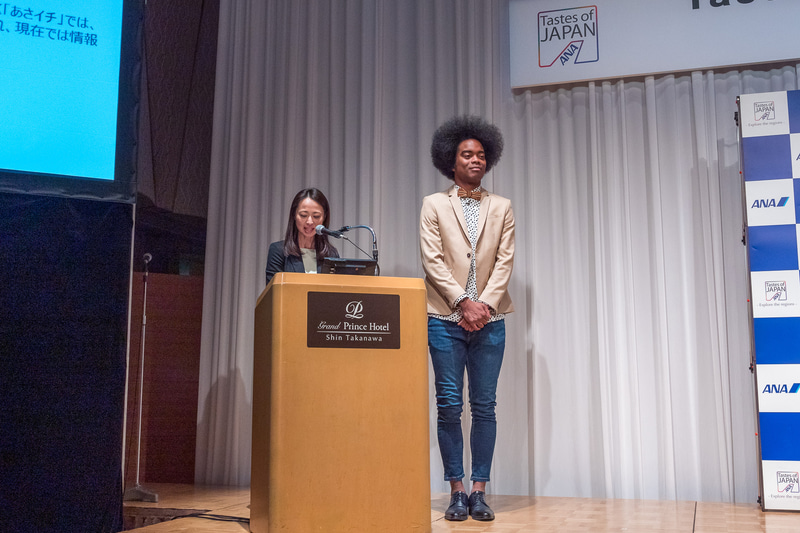 全日本空輸株式会社 東京支店 中易美雪氏と、タレントの副島淳さんがTastes of JAPAN by ANAの取り組みを紹介