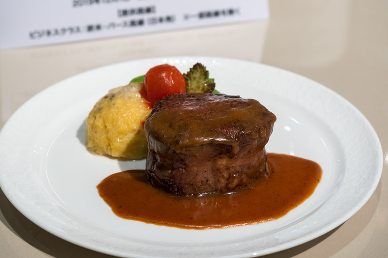 牛フィレ肉のソテー フォンドボーブールノワゼットソース