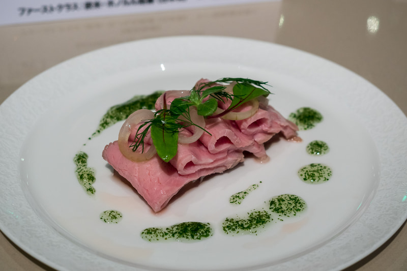 冷製仔牛肉のロースト 下仁田葱のエチュベとともに