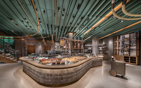 世界最大のスタバ、「Starbucks Reserve Roastery Chicago