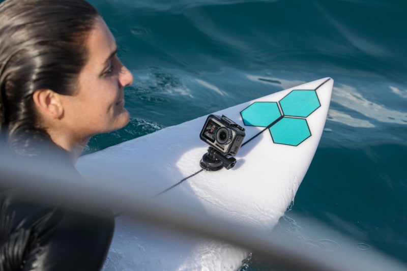 前面のモニターを使えばアングルを確認しながら自撮りできる