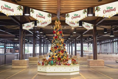 ディズニーリゾートライン、駅や列車が「ディズニー・クリスマス」仕様