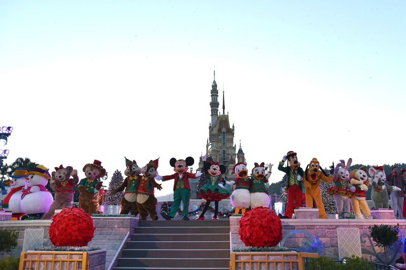 クリスマスソングに合わせて全員でパーティ！