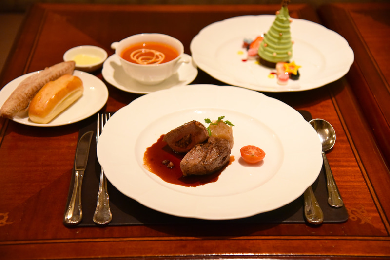 クリスマス限定で提供する「クリスマス＆ニューイヤーズ・イブ・ディナー」