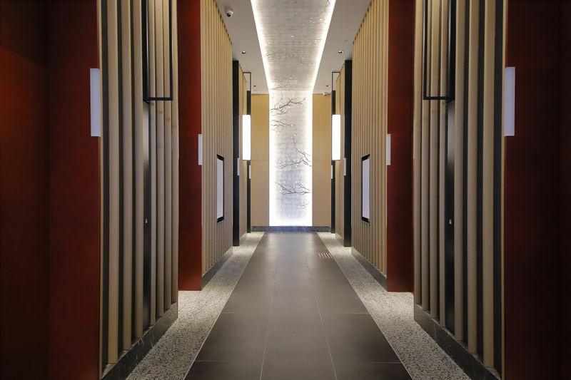 エレベーターホール。エレベーターは計8基あり、低層階・高層階別に分かれている